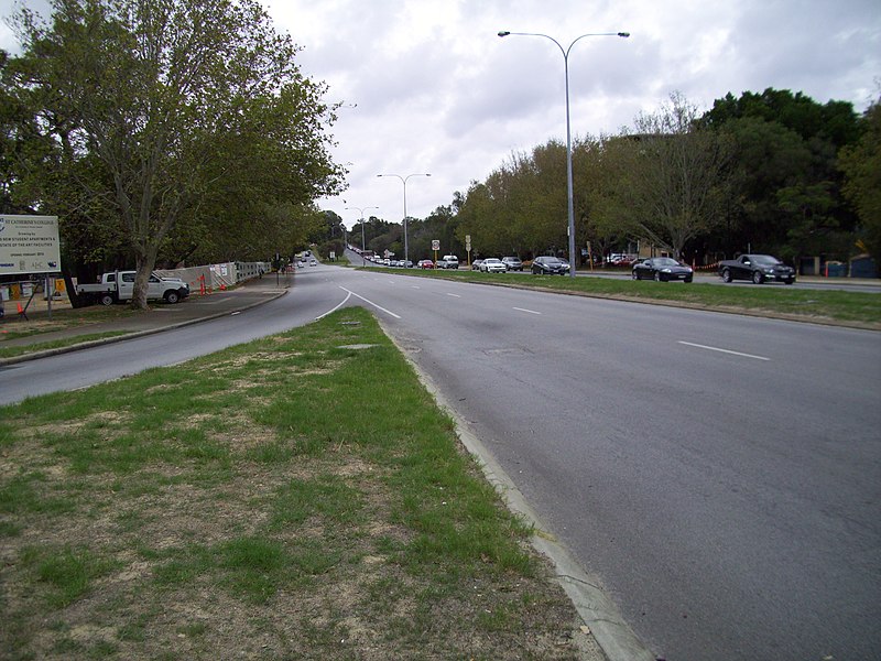 File:E37 Winthrop Ave north of Stirling Hwy.jpg