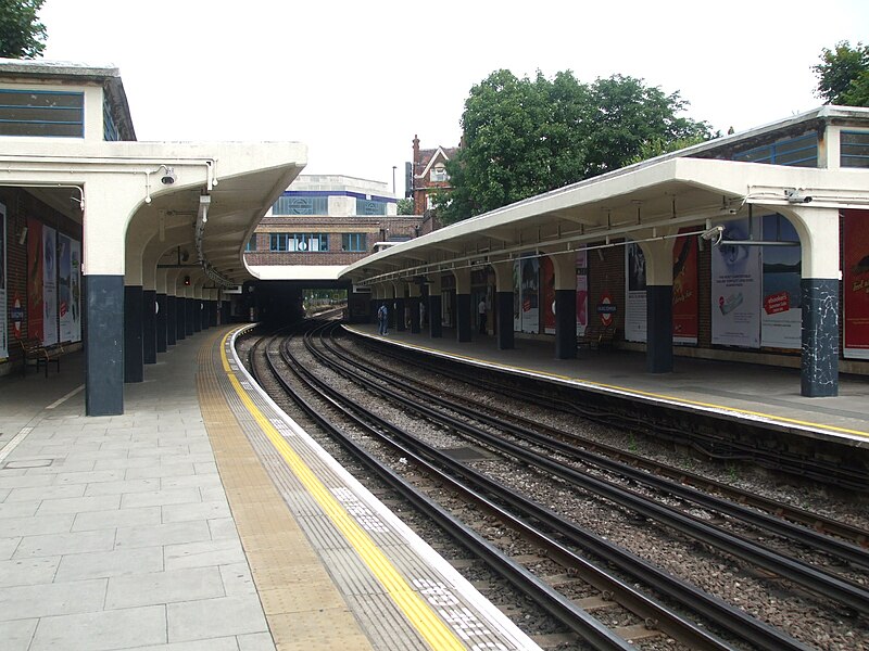 File:Ealing Common stn westbound.JPG