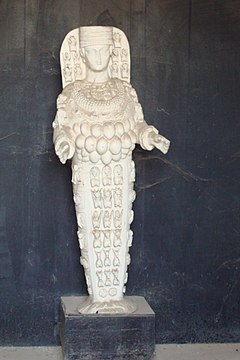 Socha Artemis nalezená v Efesu