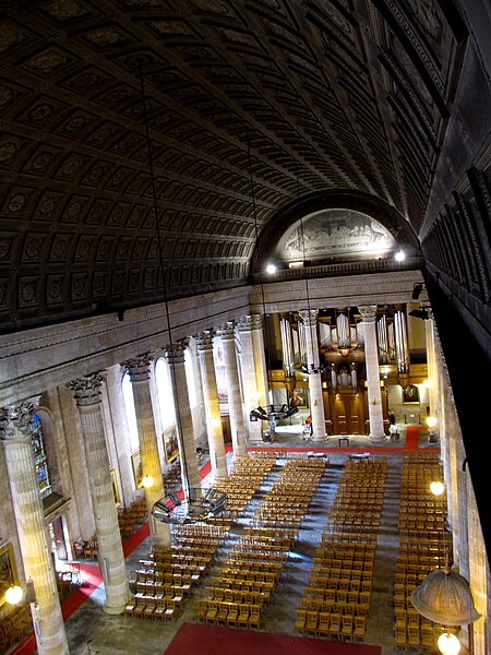 File:Eglise Saint-Louis de La Roche-sur-Yon depuis la voûte.JPG