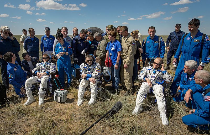 File:Expedition 47 Soyuz TMA-19M Landing (NHQ201606180003).jpg