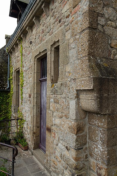 File:Façade est du logis Saint-Symphorien (Le Mont-Saint-Michel, Manche, France).jpg