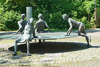 Familie im Rund (Karl Ulrich Nuss)