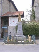 Poilu au repos (monument aux morts)