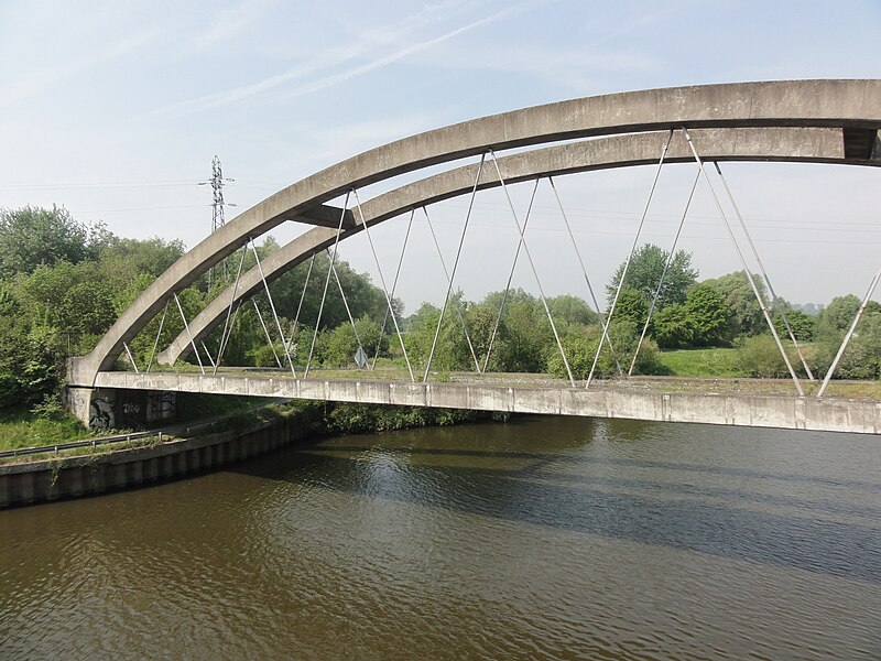 File:Fresnes-sur-Escaut - Ligne Somain - Péruwelz (D).JPG