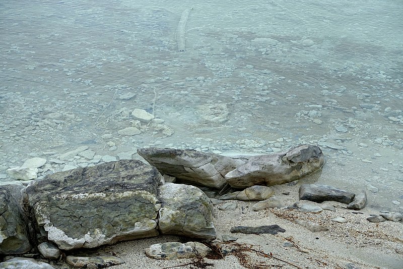 File:Fumarole - Lake Usori - Mount Osore - Mutsu, Aomori - DSC00193.jpg