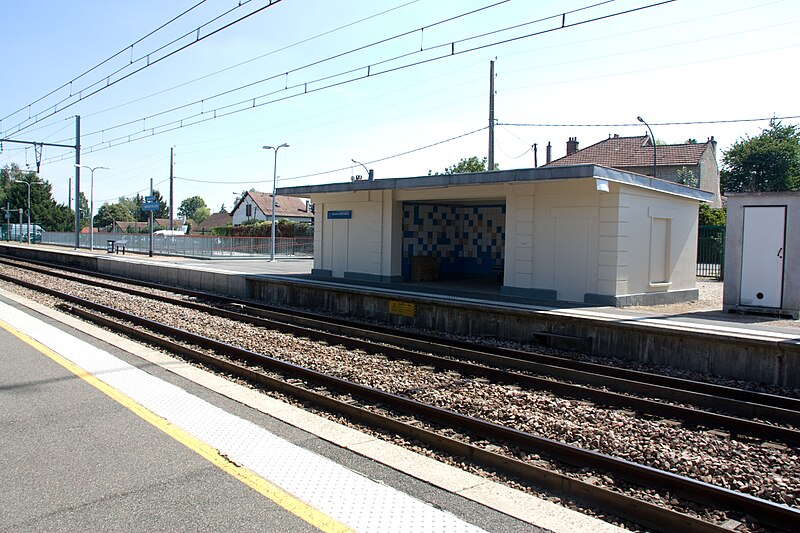 File:Gare Montigny-sur-Loing IMG 8585.jpg