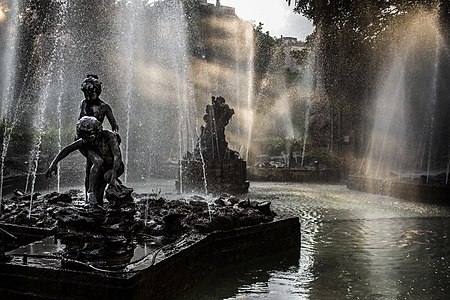Sunbean in Fountain - Giardino inglese - Palermo Photograph: Cristiano_Drago Licensing: CC-BY-SA-4.0