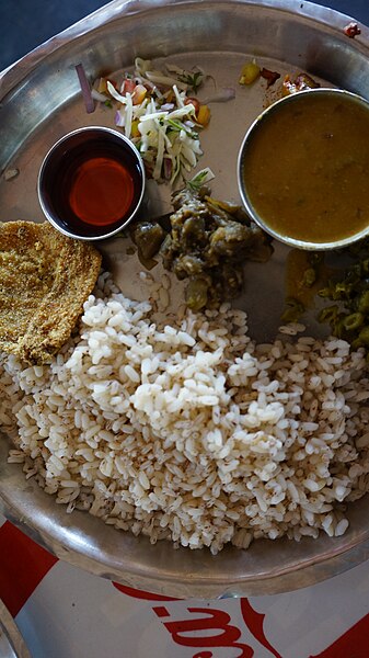 File:Goan typical meal -- fish, curry and rice 3.jpg