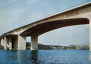 Nyinvigda Gröndalsbron sedd från Gröndal, 1966.