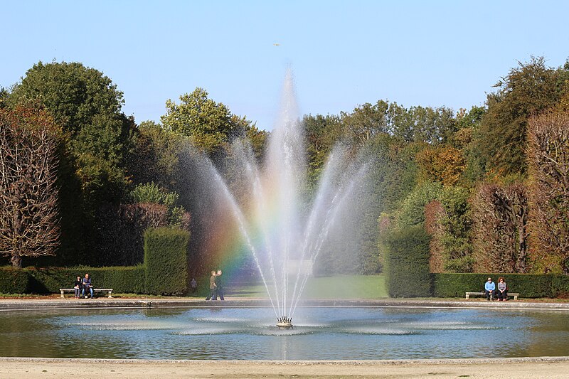 File:Grand bassin Parc Château Champs Marne 6.jpg