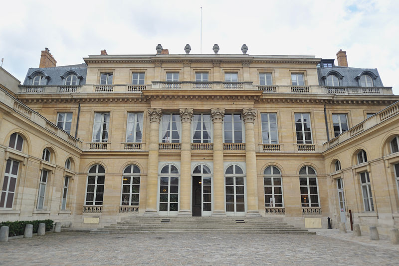 File:Hôtel du Châtelet JP2011 façade cour.jpg