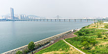 Han River and Han River Park from Jamsil Bridge (14219133434).jpg