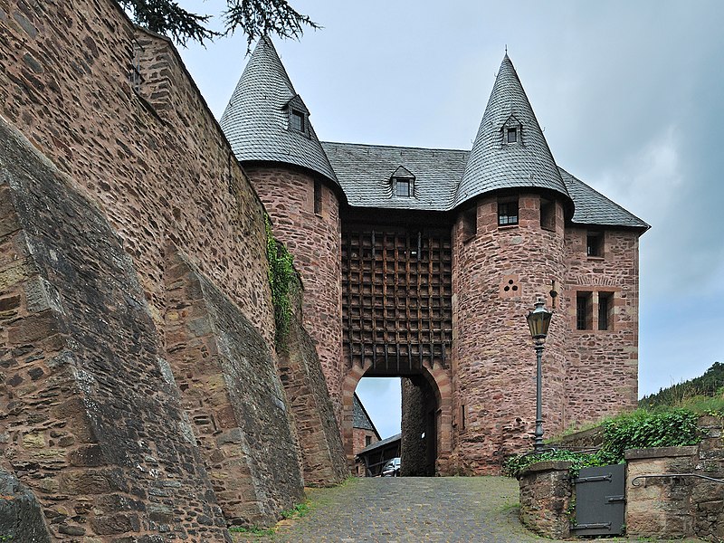 File:Heimbach - Burg Hengebach (1).jpg