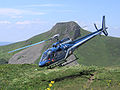 16. A Francia Csendőrség Eurocopter AS 350 Écureuil mentőhelikoptere felszállás közben, a Massif du Sancy hegységben (javítás)/(csere)