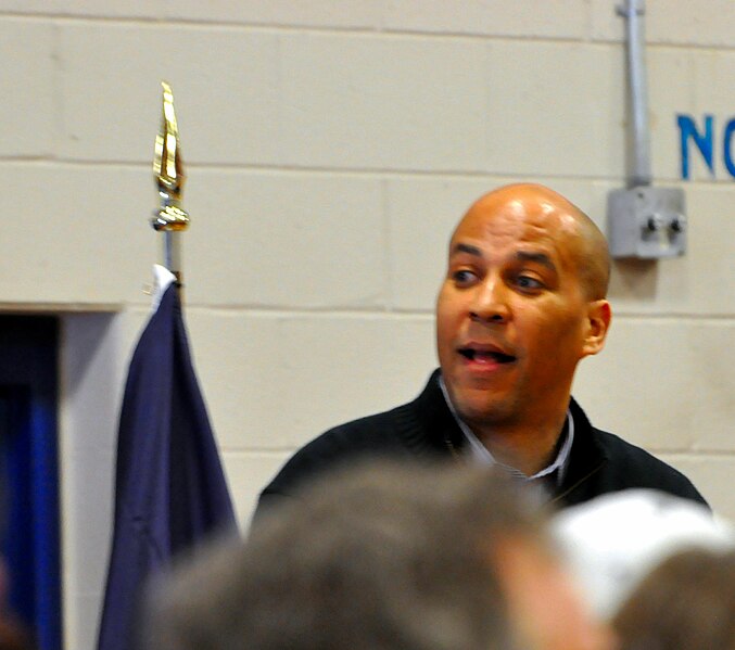 File:Hillary in NH0012 Senator Corey Booker (24384939903).jpg