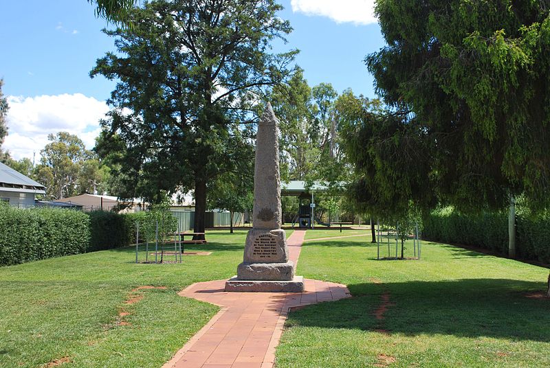 File:Hillston War Memorial 002.JPG