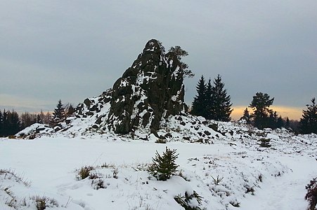 Hochfels im Vorfrühling