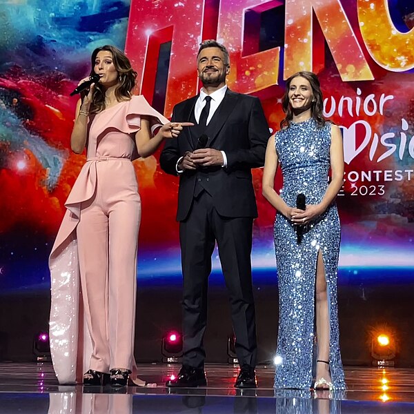 File:Hosts-jesc2023.jpg