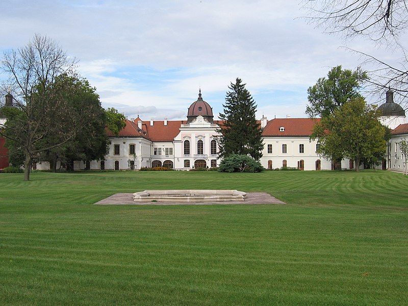 File:Hungria - Palacio de Sisi en Gödöllö - panoramio.jpg