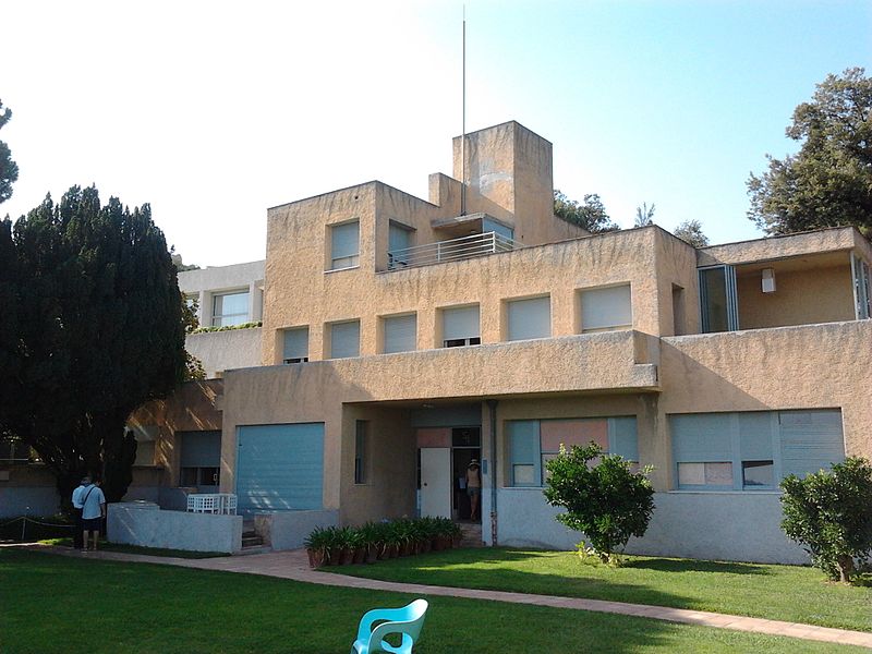 File:Hyères (83) - Villa Noailles - Entrée.jpg