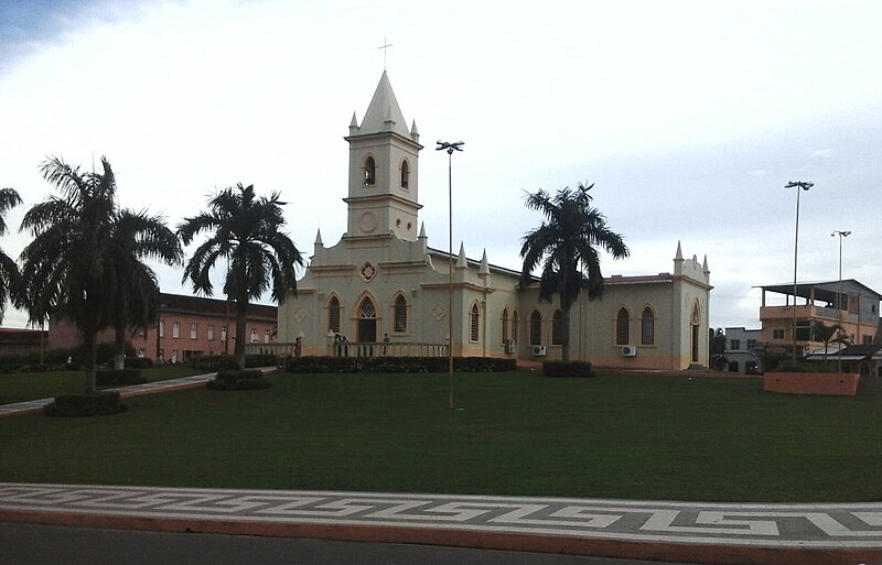 File:Igreja Matriz de Coari, Amazonas.jpeg