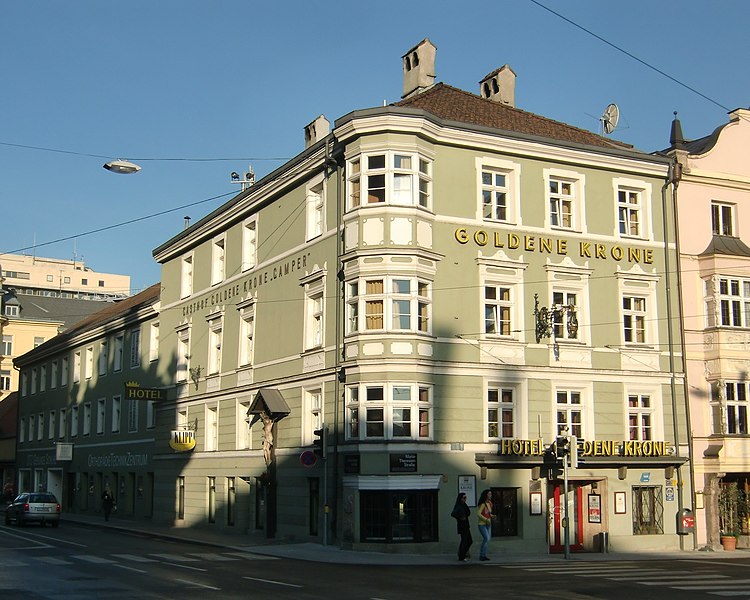 File:Innsbruck Gasthaus Goldene Krone.jpg