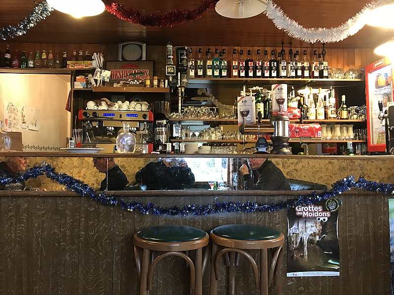 File:Intérieur du bar restaurant de la Saline Royale (Arc-et-Senans) - 5 janvier 2018 (2).jpg