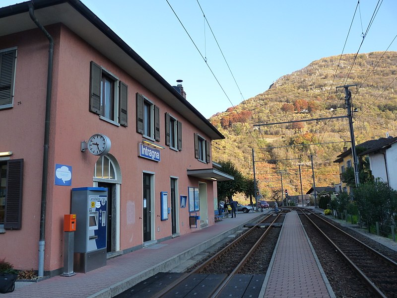 File:Intragna station 2017 2.jpg