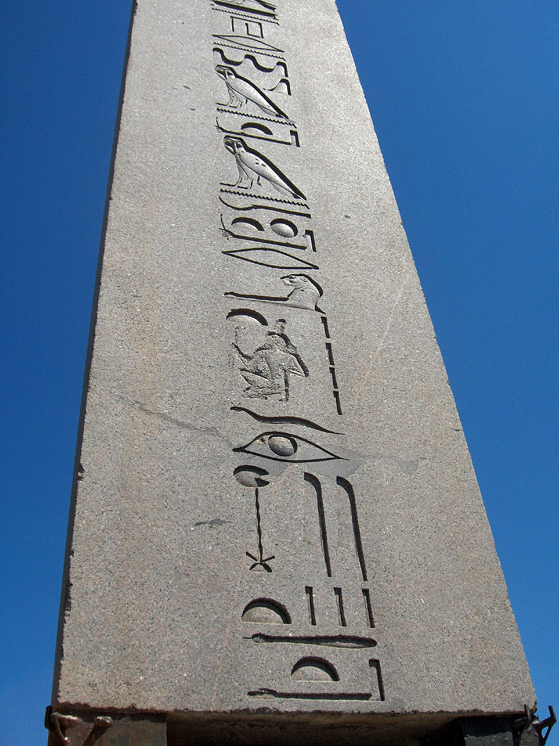 El obelisco de Teodosio I en Estambul. 800px-Istanbul.Hippodrome010