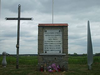 Monumento em homenagem aos pilotos americanos que morreram em 1945, perto de Jaraczewo