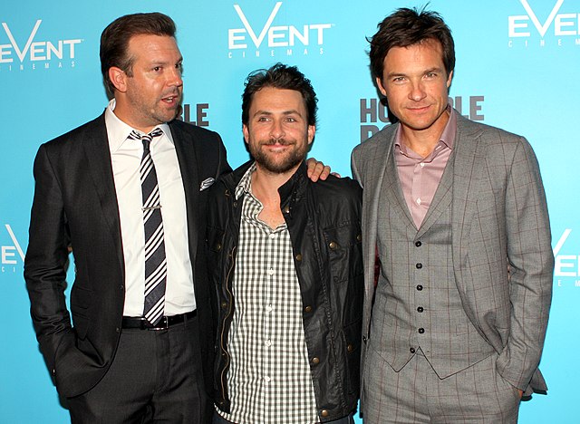 Sudeikis with Charlie Day and Jason Bateman at the 2011 premiere of Horrible Bosses