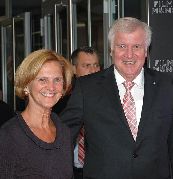 File:Karin und Horst Seehofer 0719.jpg