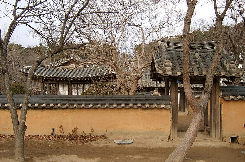 File:Korea-Gangneung-House of Heo family-01.jpg