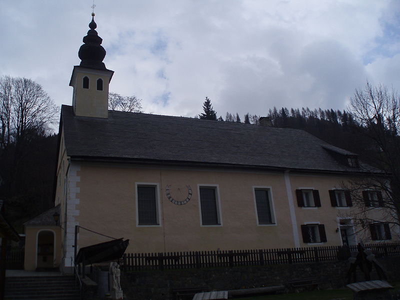 File:KrakauhintermuehlenPfarrkirche1.jpg