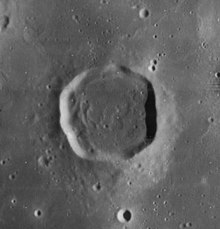 Lassell crater 4113 h2.jpg