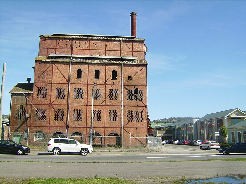 File:Launceston Gas Works 1930s Vertical Retort.JPG