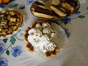 Lebanon - Baklava - Karabij - Eclair (2318962553).jpg