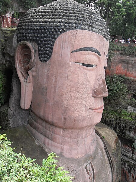 Bestand:Leshan Giant Buddha head.jpg