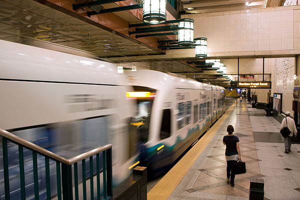 Image: Link Light Rail at Westlake Station (10873527453)