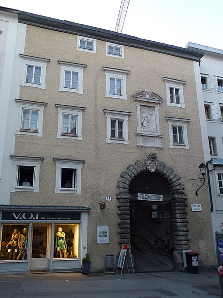 File:Linzergasse 14, Salzburg.jpg