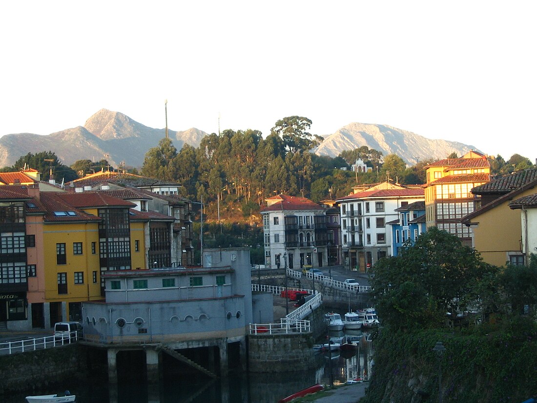 File:Llanes09.jpg