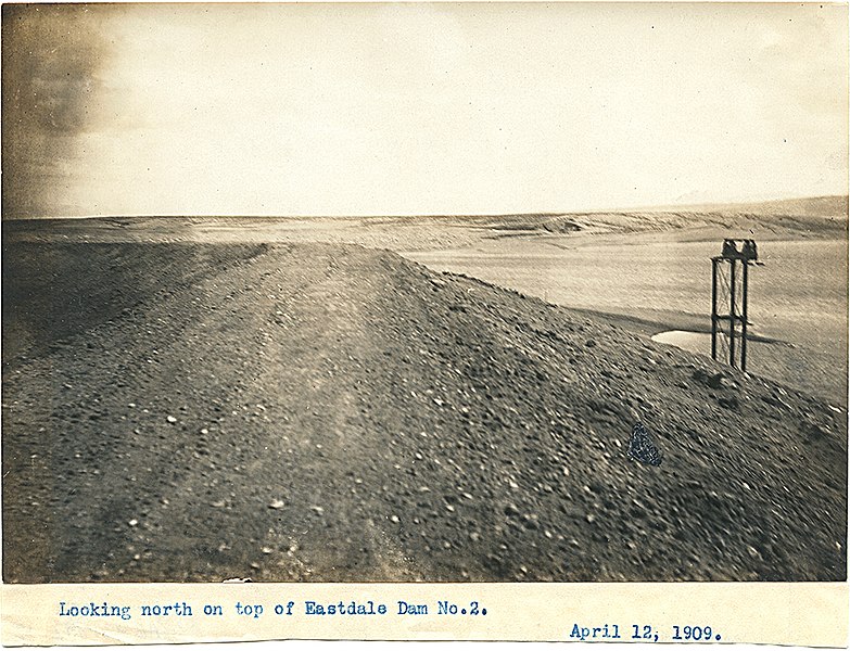 File:Looking north on top of Eastdale Dam No. 2..jpg