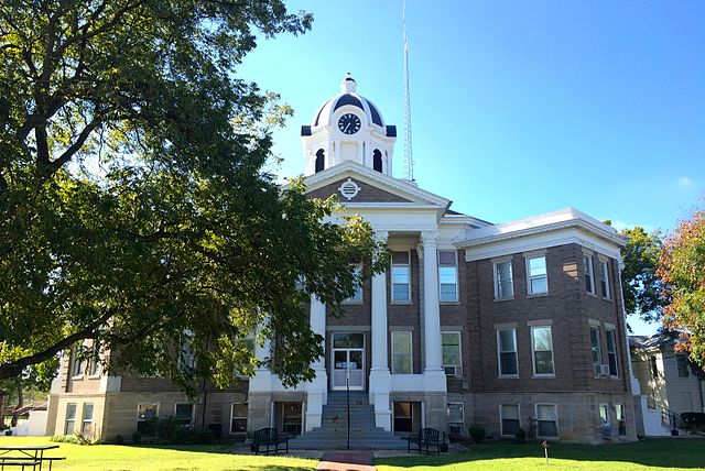 Love County Courthouse in October 2014