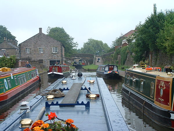 Macclesfield canal just before Marple Junction