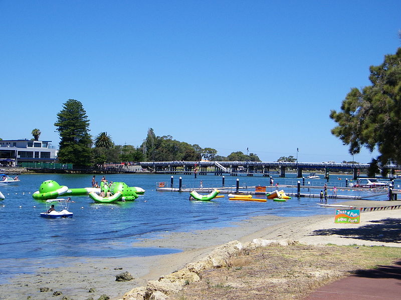 File:Mandurah Foreshore (3142447037).jpg