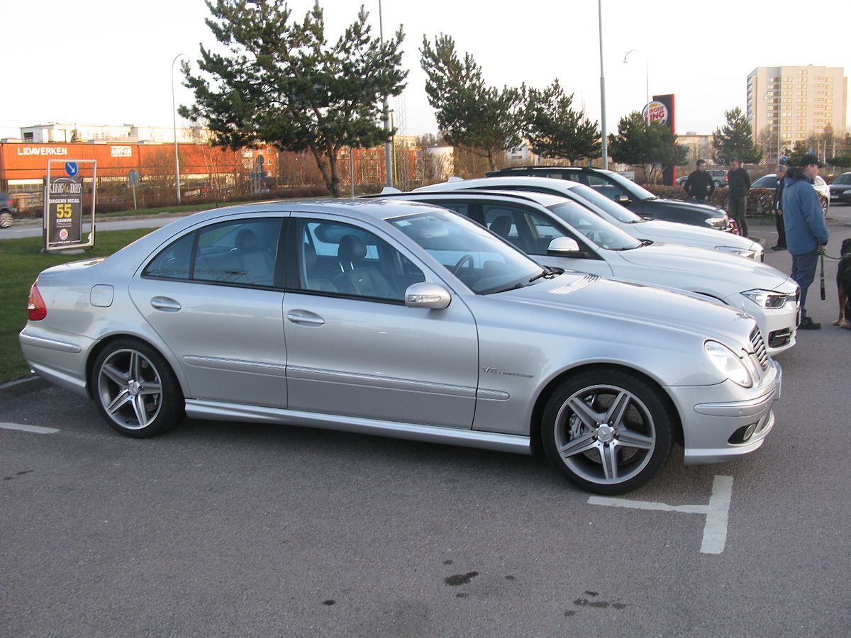 File:Mercedes-Benz E55 AMG W211 (13640680794).jpg - Wikimedia Commons