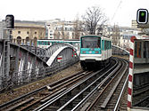 Jaurès stanica metro linija 2 u Parizu, Francuska.