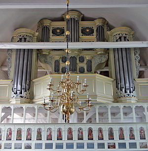 Mittelnkirchen Orgel (1).jpg