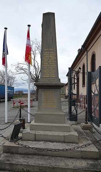 File:Monument aux morts des Première et Seconde Guerres mondiales (Oberhergheim).jpg